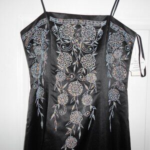 Formal Dress  Full Length Teen Size 13 Black & White